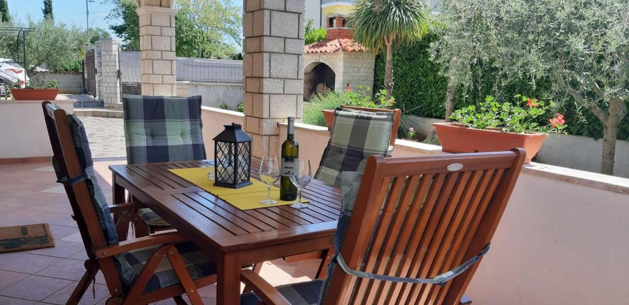 Apartments Angela Žbandaj Екстериор снимка