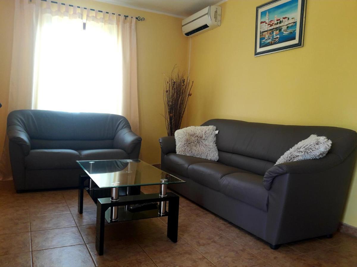 Apartments Angela Žbandaj Екстериор снимка