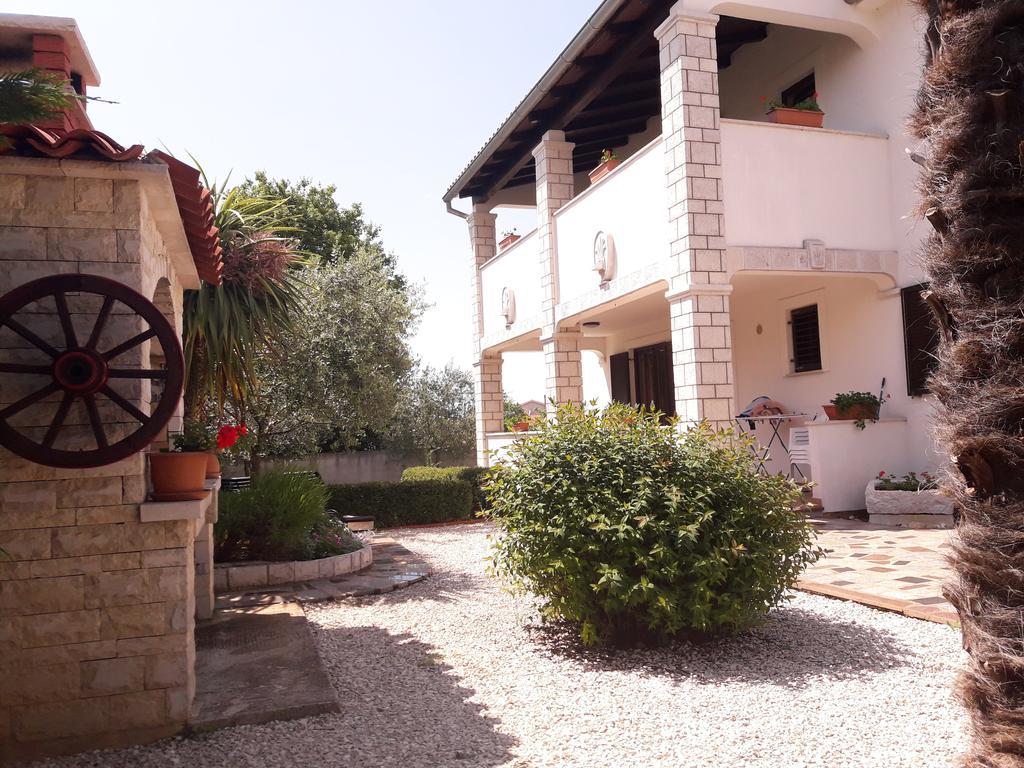 Apartments Angela Žbandaj Екстериор снимка