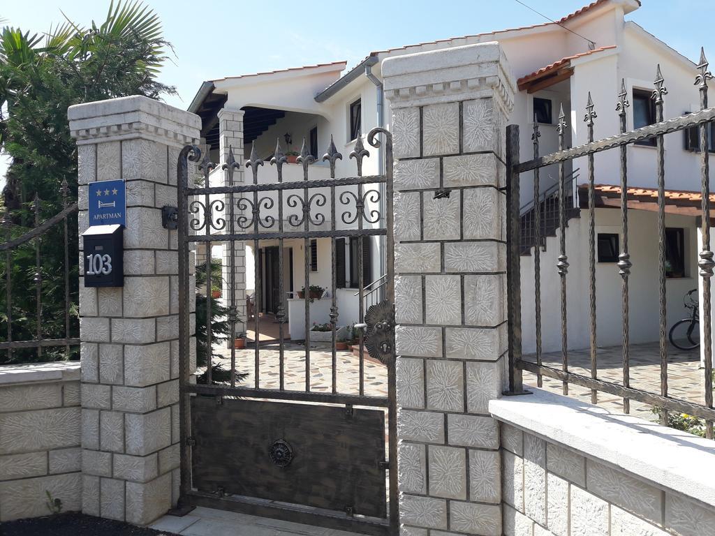 Apartments Angela Žbandaj Екстериор снимка