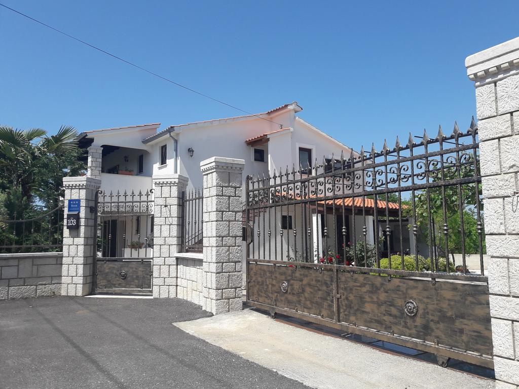 Apartments Angela Žbandaj Екстериор снимка