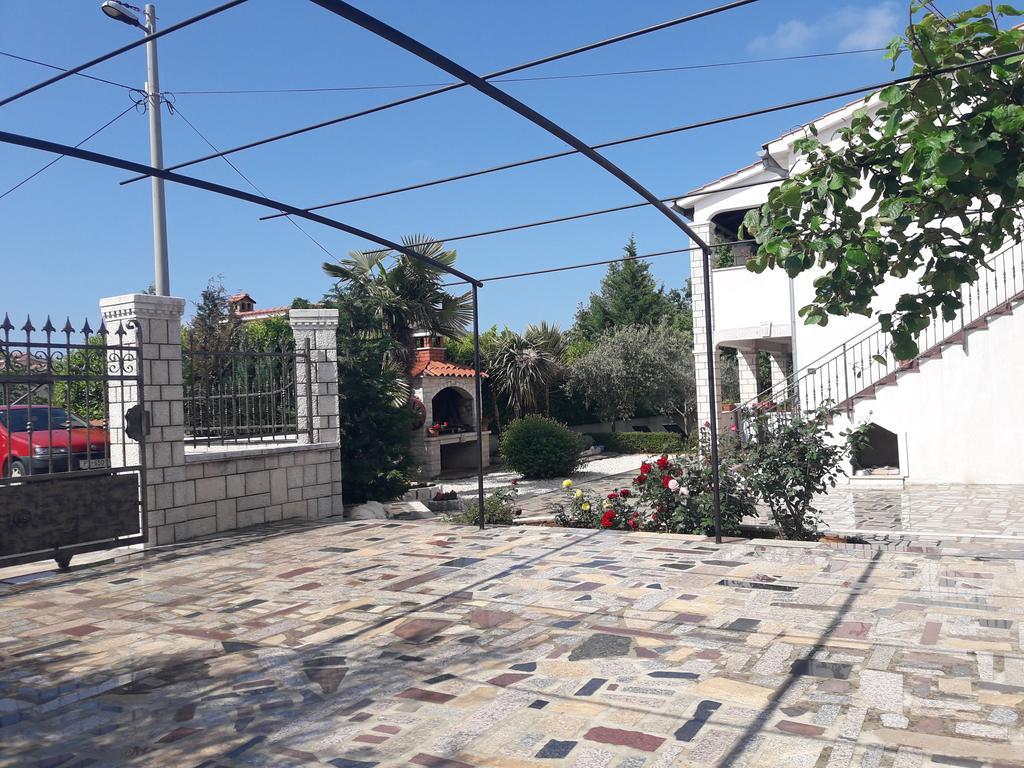 Apartments Angela Žbandaj Екстериор снимка