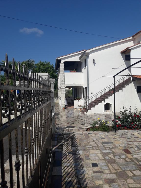 Apartments Angela Žbandaj Екстериор снимка
